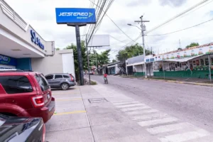 Se vende Plaza Comercial San Lorenzo Valle 003